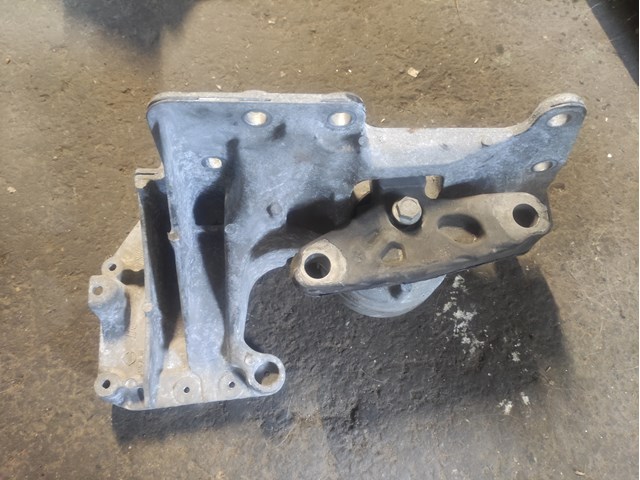 Подушка (опора) двигуна, ліва верхня 11220JD700 NISSAN