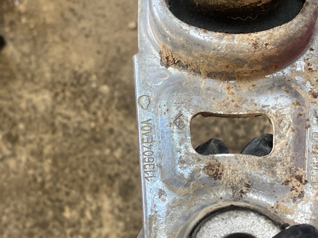 Опора двигуна задня 113604EA0A NISSAN