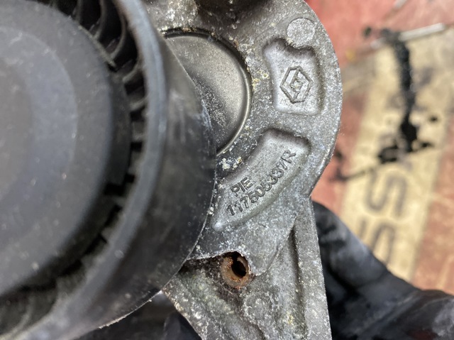 Натягувач приводного ременя 117505337R NISSAN