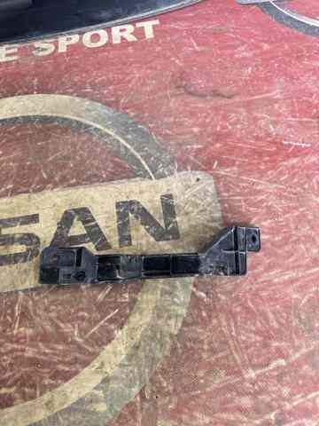 Кронштейн кріплення протитуманною фари, правої 269106FP0A NISSAN