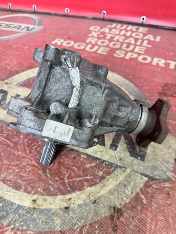 Роздавальна коробка 331004BD0B NISSAN