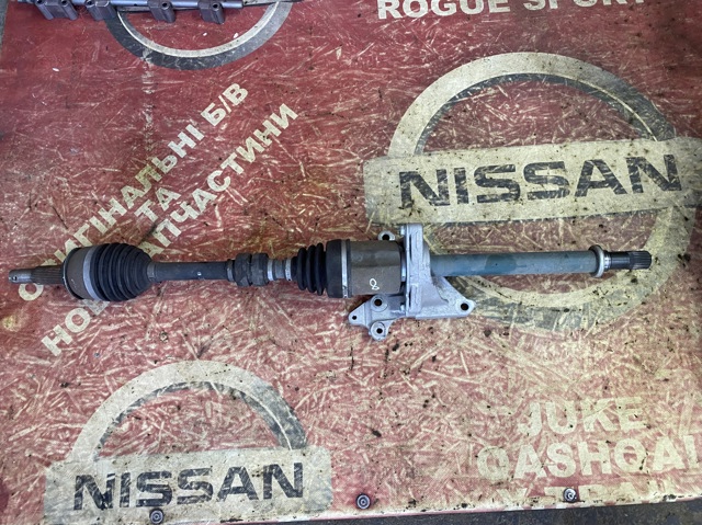 Піввісь передня, права 391004BB8E NISSAN