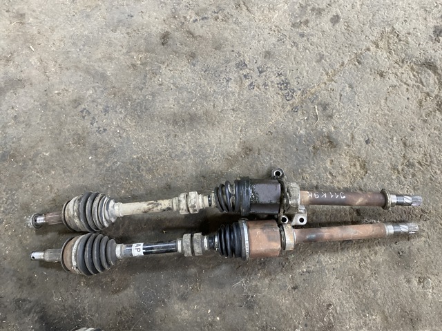 Піввісь передня, права 391004EA0A NISSAN