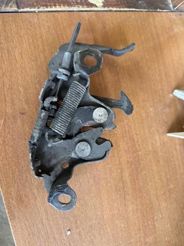 Запор капота (замок і привід замка капота) Nissan Qashqai +2 1