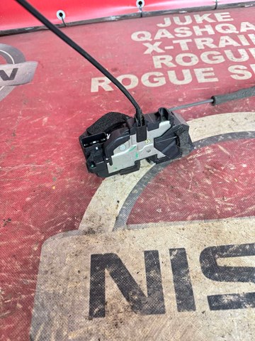 Замок передніх пасажирських дверей 80500BA60A NISSAN