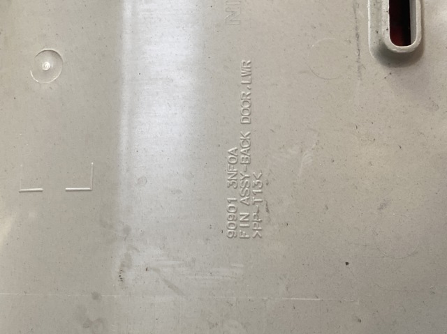 Обшивка кришки багажника 909013NF0A NISSAN