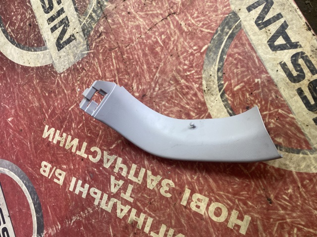 Оббивка дверей задка кузова 909023NF0A NISSAN