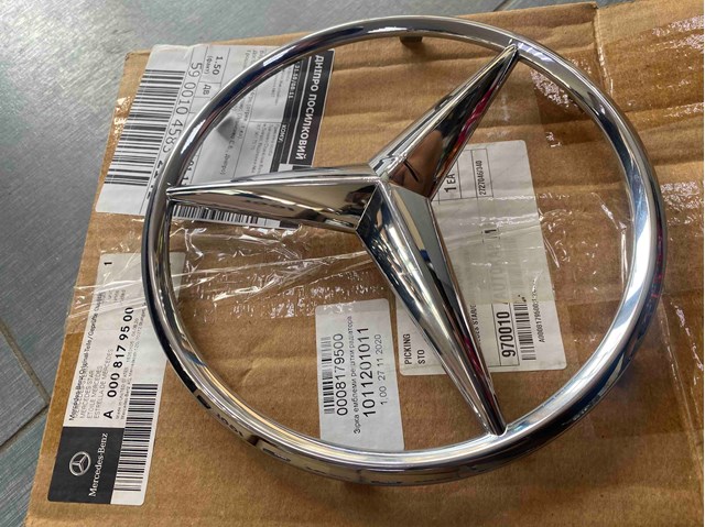 Емблема на решітку радіатора 0008179500 MERCEDES