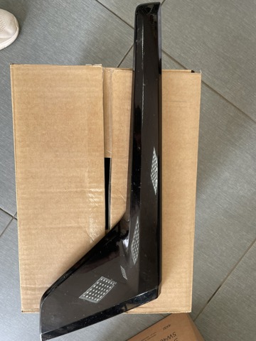 Молдинг фари, правої 5318160040 TOYOTA