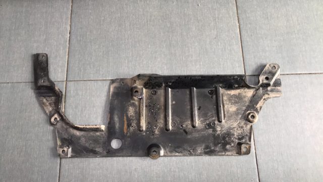 Щит запобіжний Міцубісі Асх