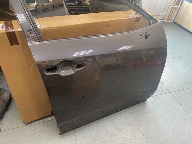 Пасажирські передні двері 6700142160 TOYOTA
