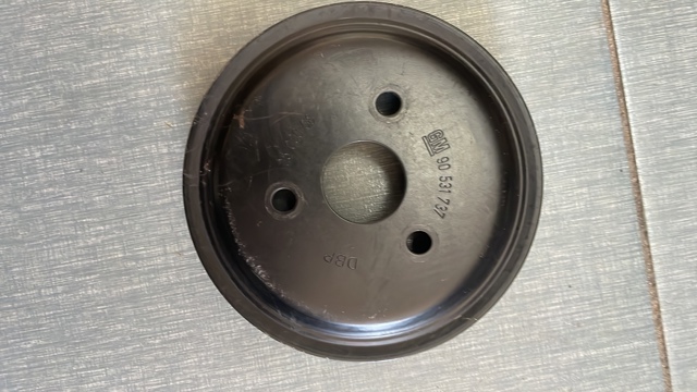 Шків водяної помпи 90531737 GM