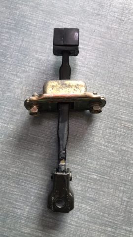 Обмежувач відкриття дверей, передній MR526777 MITSUBISHI