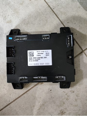 Блок управління бортової мережі 101090600G Tesla Model
