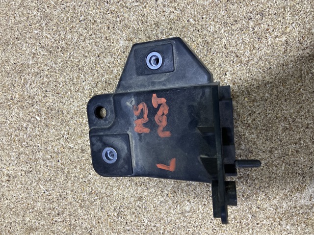 Кріплення бампера 106133100B Tesla Model