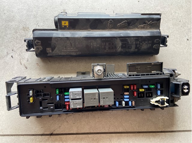 Корпус запобіжників 109440500D TESLA