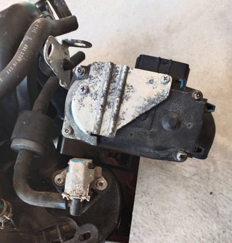 Дросільна заслінка в зборі 1450A101 MITSUBISHI
