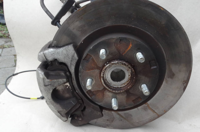 Цапфа поворотного кулака 3870A007 MITSUBISHI