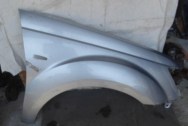 Переднє праве крило 5220C672 MITSUBISHI