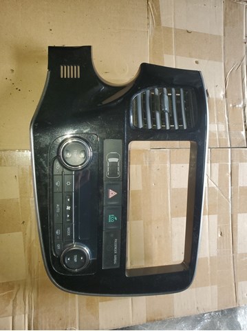 Кнопка включення аварійного сигналу 8002B409 MITSUBISHI