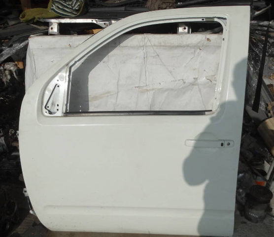 Водійські двері 80101EB330 NISSAN