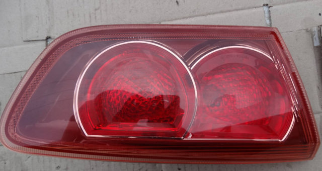 Задня ліва внутрішня фара 8337A063 MITSUBISHI