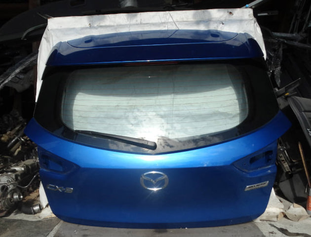Задні двері багажника DKY06202XC MAZDA