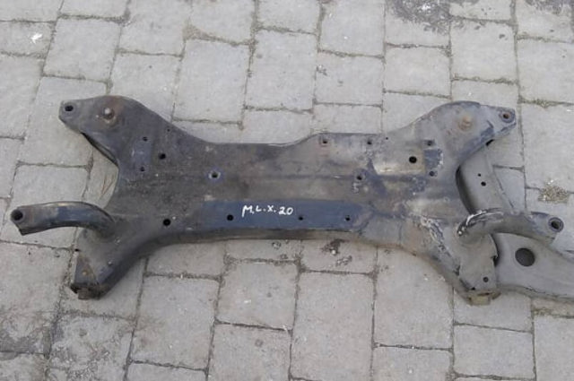 Передня балка MN100292 MITSUBISHI