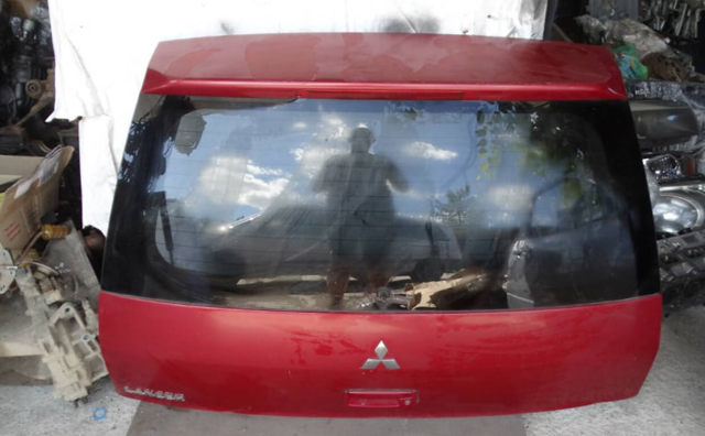 Двері багажника MN133000 MITSUBISHI