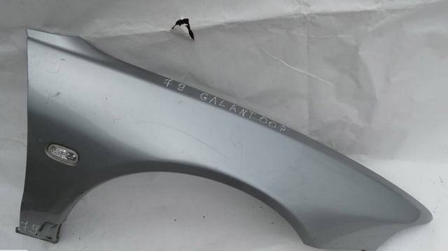 Переднє праве крило MR273256 MITSUBISHI