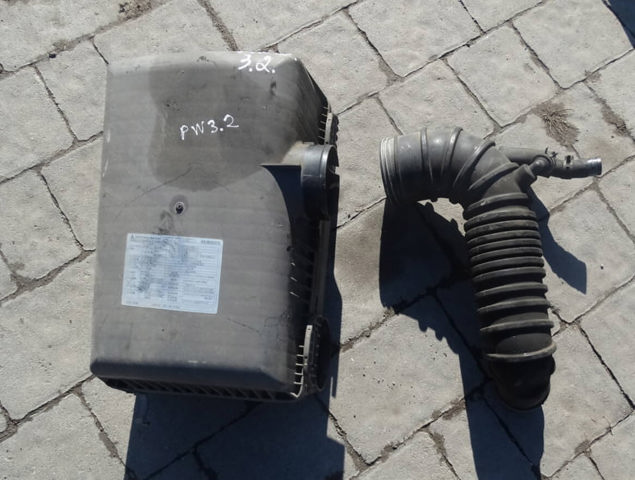 Корпус повітряного фільтра, верхня частина MR404842 MITSUBISHI