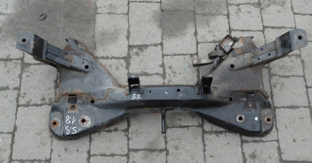 Передня балка MR914433 MITSUBISHI