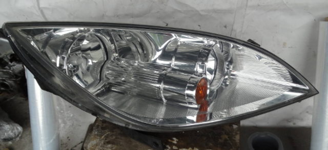 Фара передня права MR957354 MITSUBISHI