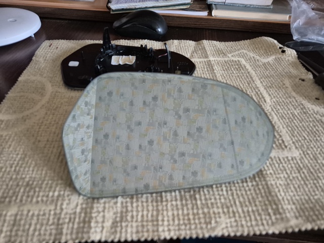 Дзеркальний елемент правий 4G0857536D VAG