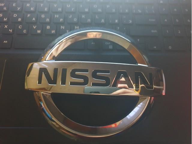 Емблема на решітку радіатора 628891JA0A NISSAN
