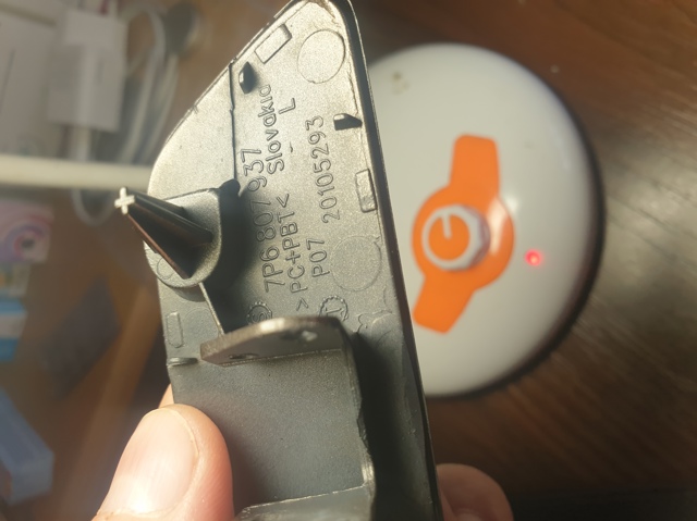 Накладка форсунки омивача фари передньої 7P6807937 VAG