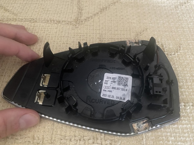 Дзеркальний елемент правий 8W0857536H VAG