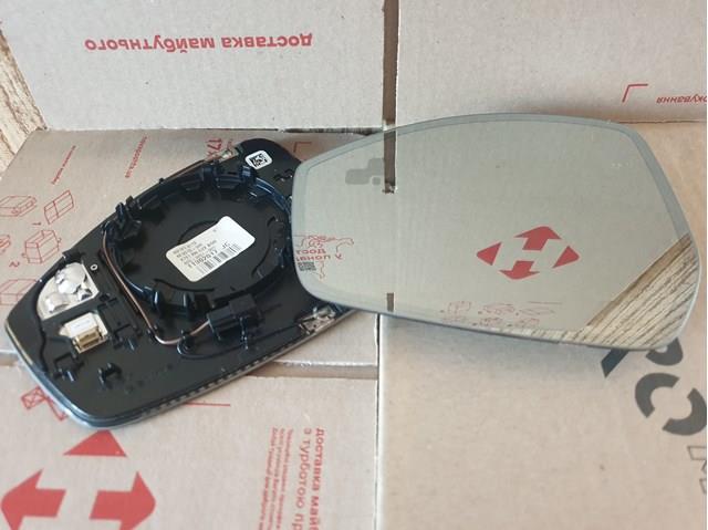 Скло дзеркала заднього виду, лівого LR093180 LAND ROVER