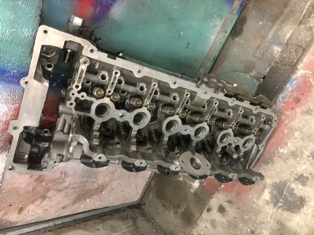 Головка блоку в зборі c распредвалами 11127591618 BMW