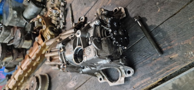 Насос масляний 11418513756 BMW