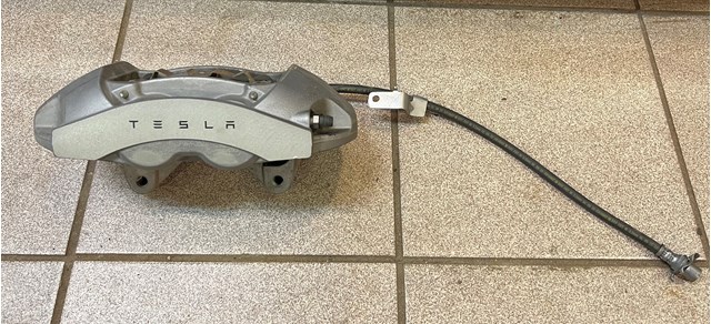 Супорт гальмівний, передній, правий 104462200E TESLA