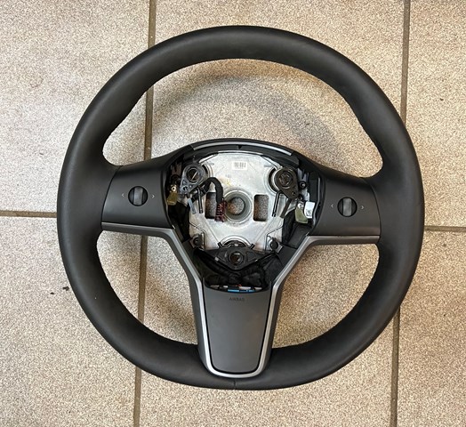 Руль 109522200L TESLA