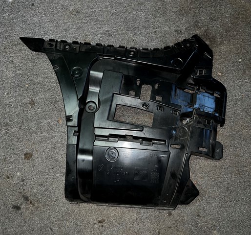 Лівий кронштейн кріплення бампера заднього 51127357147 BMW
