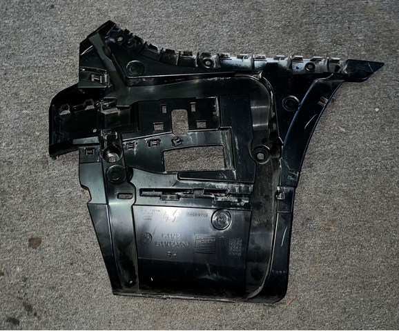 Кронштейн бампера заднього, правий 51127357148 BMW