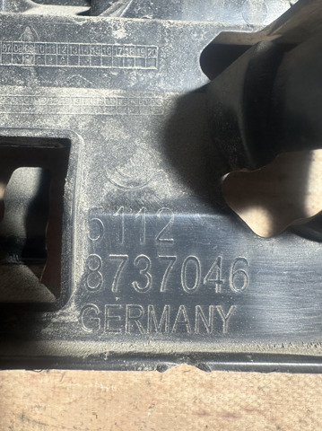 Кронштейн бампера заднього, центральний 51128737046 BMW
