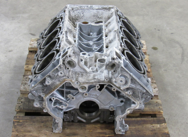 Блок циліндрів двигуна LR012290 LAND ROVER