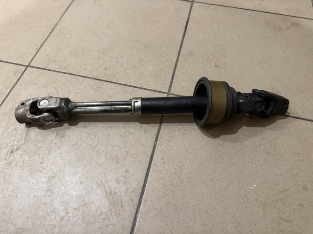 Вал рульової колонки, нижній 452200T010 TOYOTA
