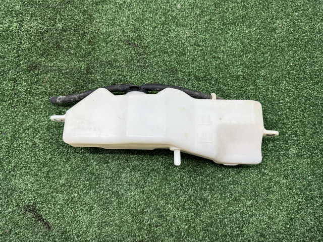 Водяний бачок системи охолодження 1647036010 TOYOTA