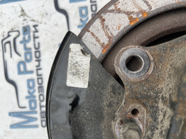 Кулак поворотний правий 423040E080 TOYOTA