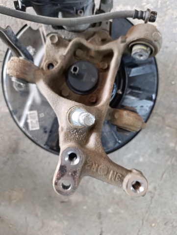 Цапфа поворотна права 4230442060 TOYOTA